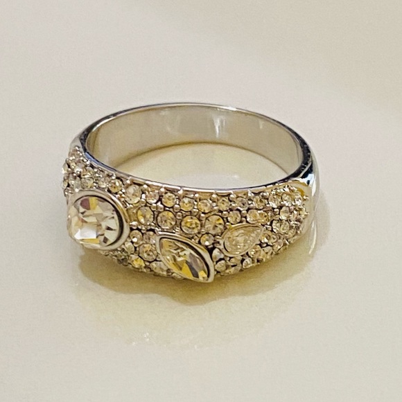 Gorjana Rhodium Plated Brass Genuine White Crystals Kingston Cocktail Ring New - Picture 5 of 5